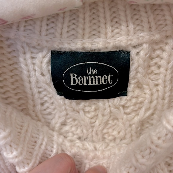 NEW ITALY WOOL CABLE KNIT  SWEATER (S) - Picture 3 of 10